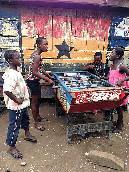 Children playing in Elmina